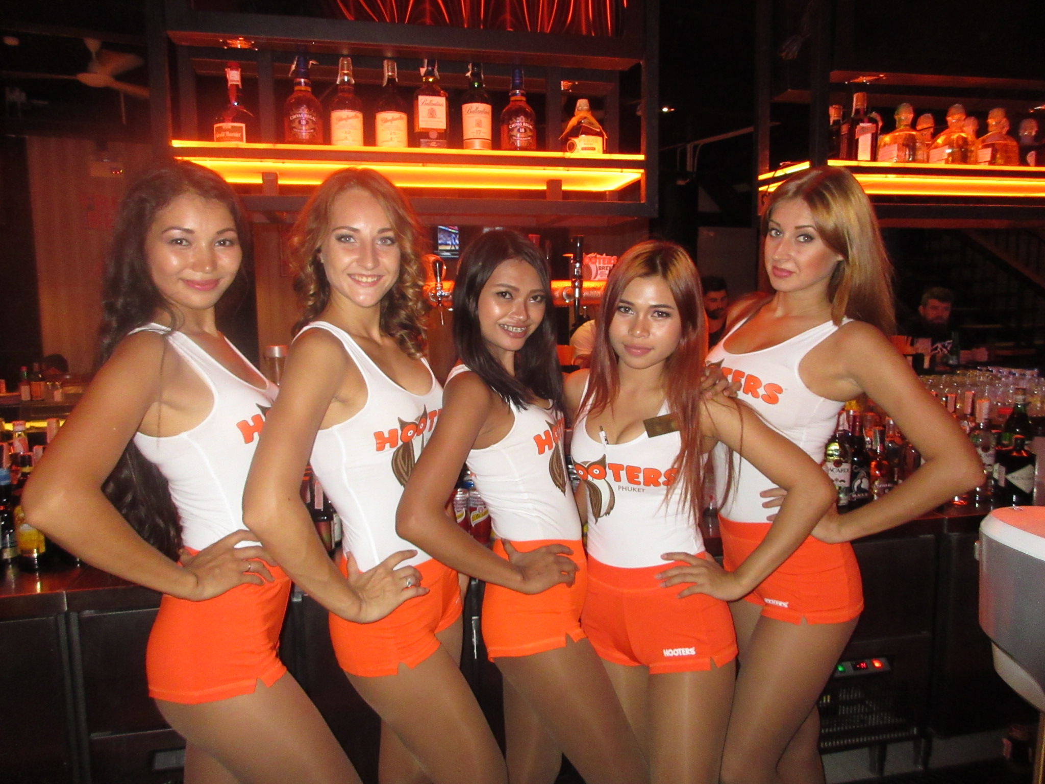 Beautiful Hooters Babes Hello From The Five Star Vagabond