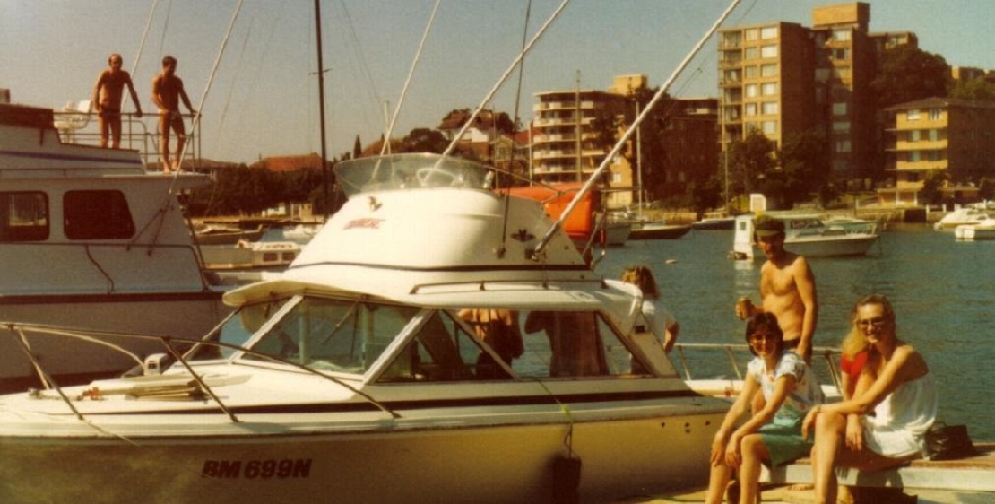Sydney-harbour-boats-babes-bikinis