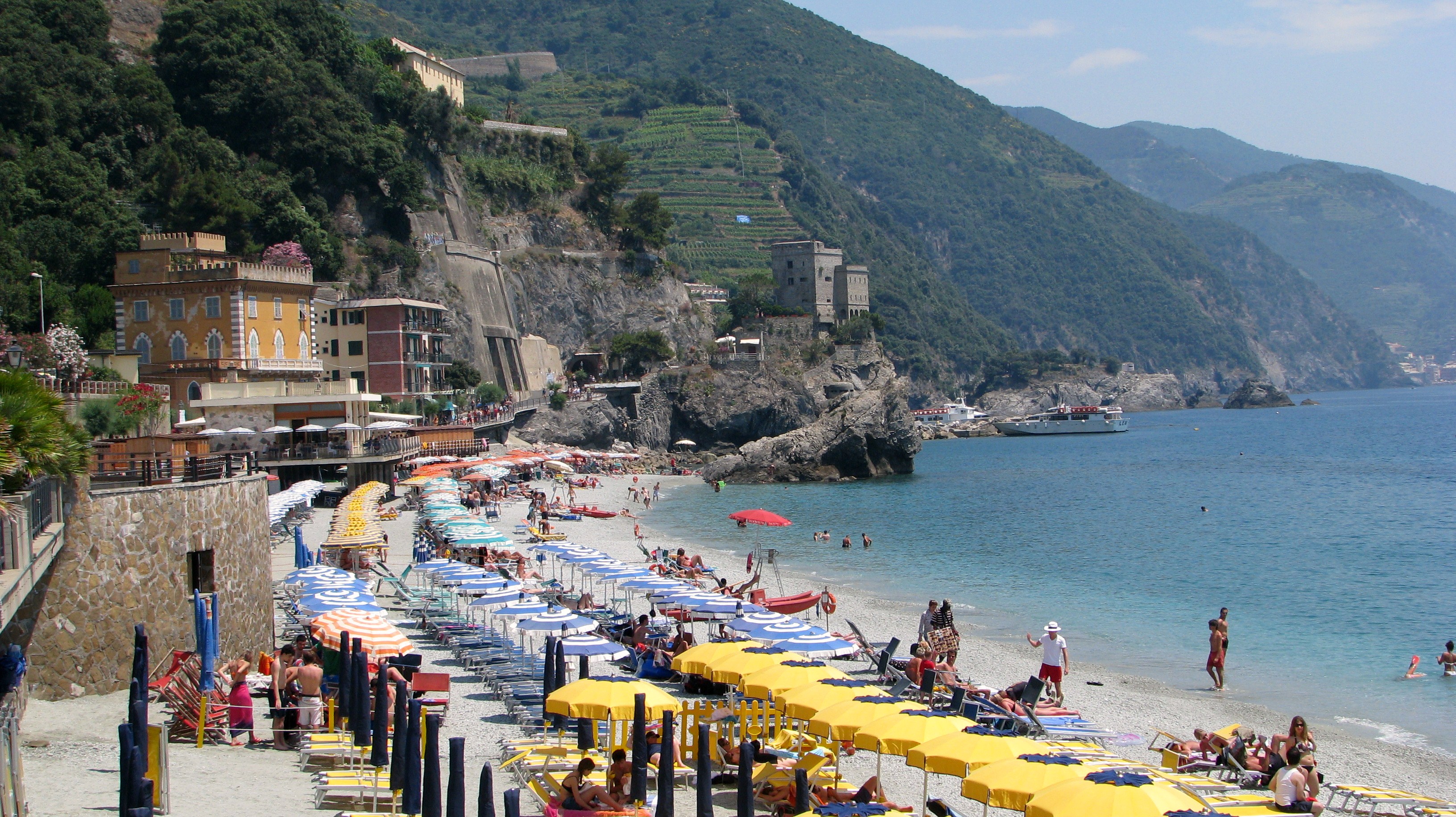 Monterosso-seaside-village-Cinque-Terre-Italy