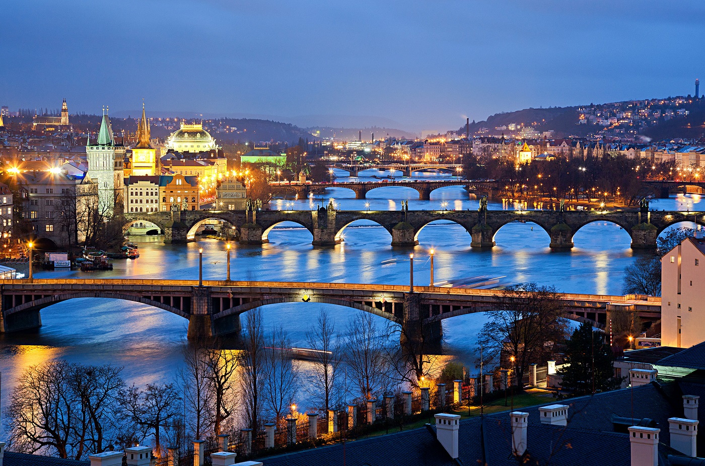 PRAGUE-Europe-bridge-church