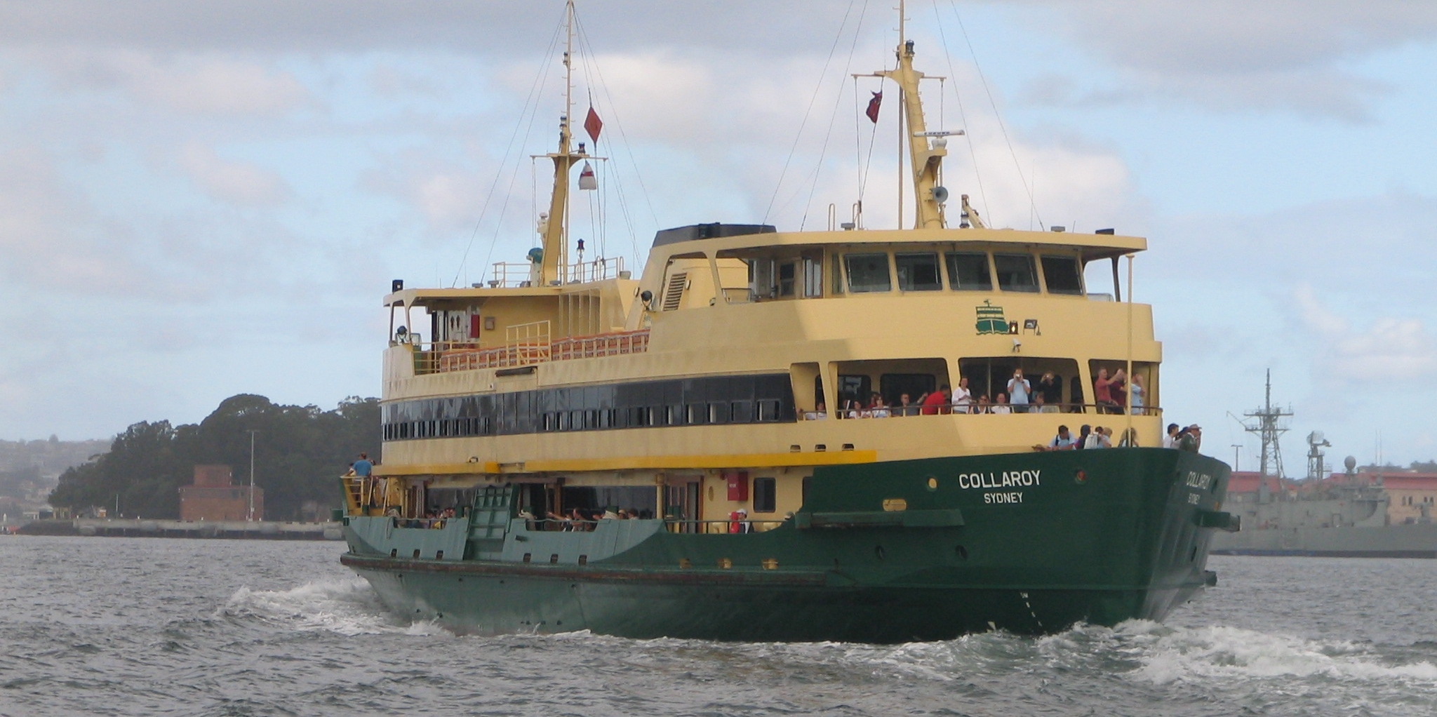 Manly-ferry-Sydney-Harbour