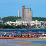 Chinese-tourists-Pattaya-beach