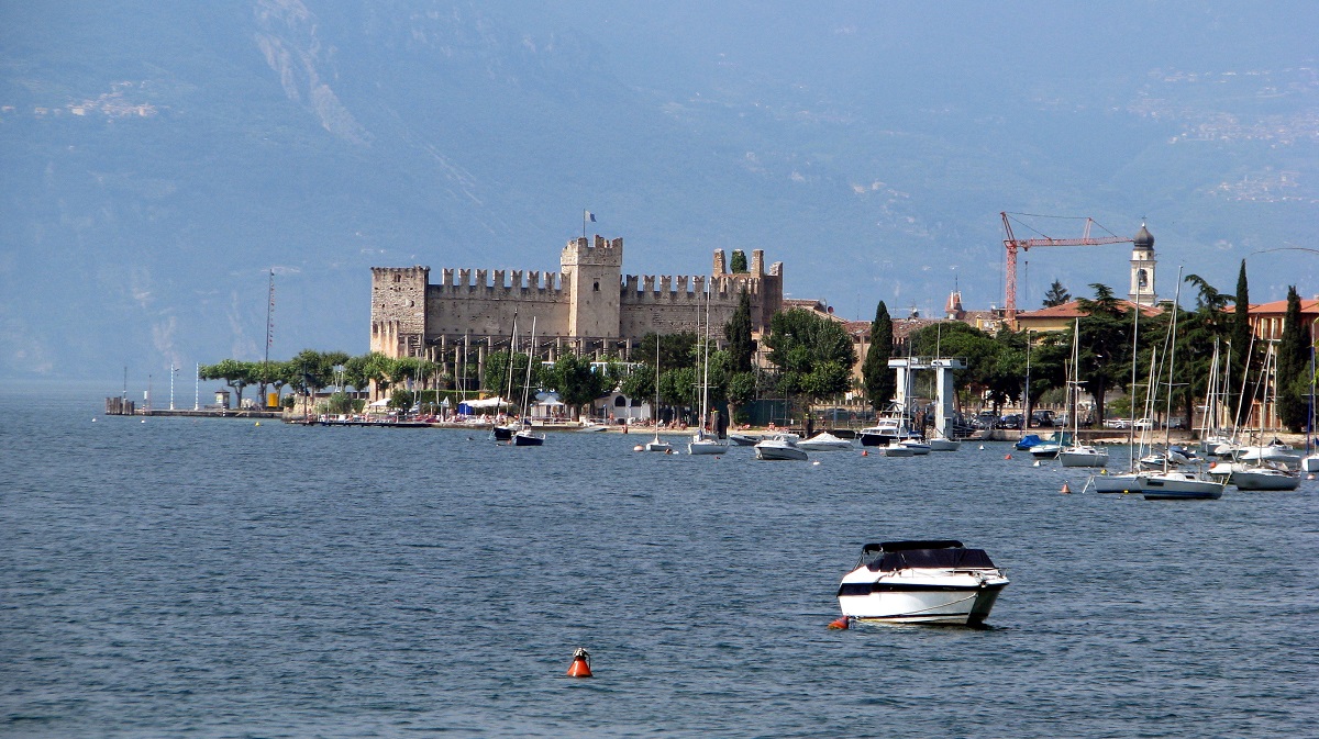 Beautiful-Lake-Garda-northern-Italy