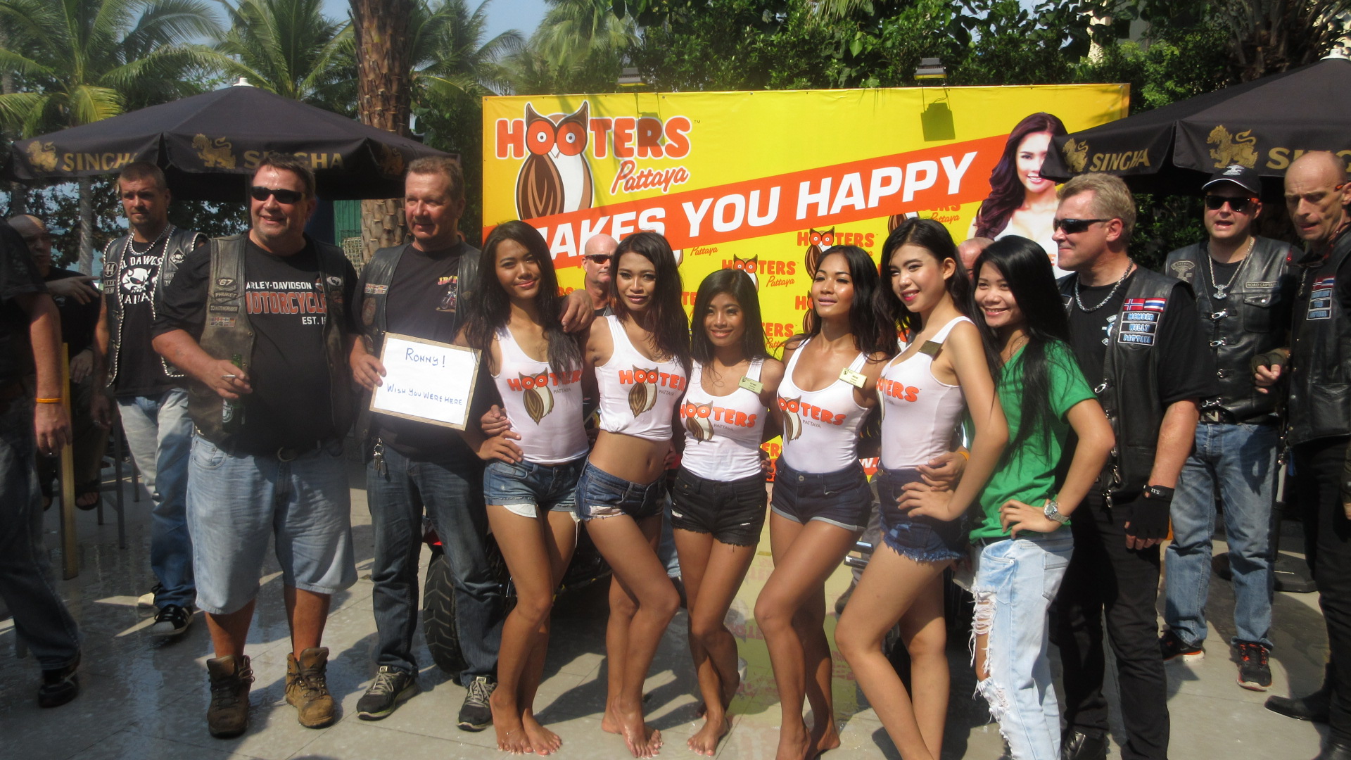 Hooters-charity-bike-wash-Pattaya-Thailand