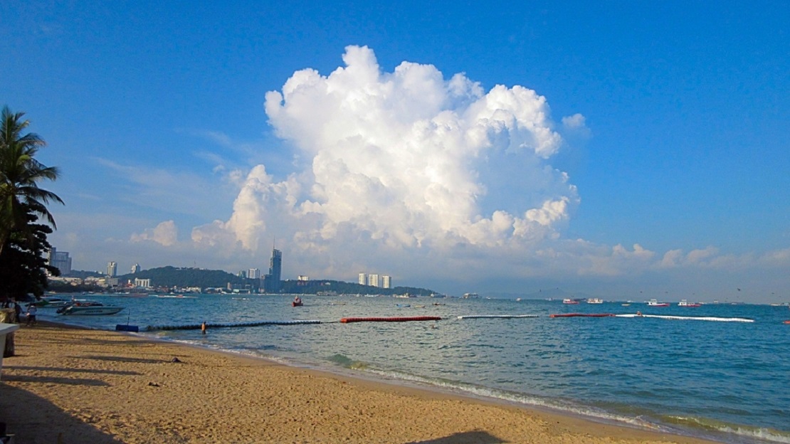 Beautiful-cloud-Pattaya-beach-bikini-Thailand
