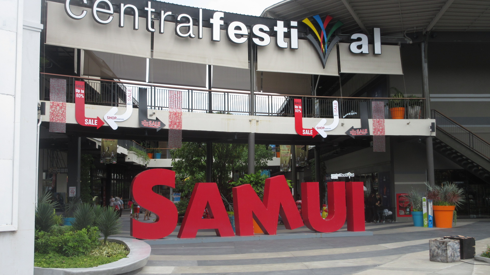 Koh-Samui-main-street-Thailand