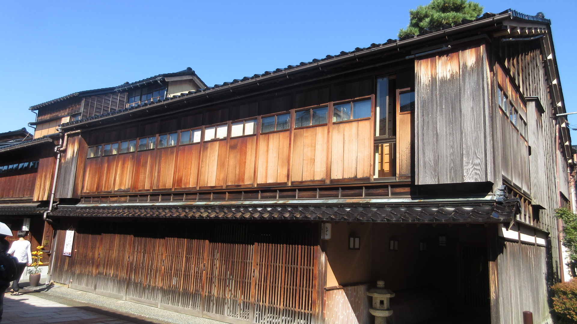 Old-Japanese-Geisha-Town-Kanazawa