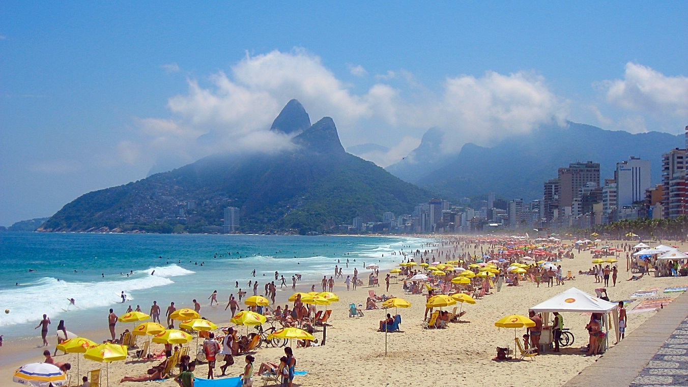 FiveStarVagabond-Brazil-Travel-Guide-Pipa-Florianopolis-sexy-babes-beach-bikini-topless,naked-Recife-Belem-Paraty-Copacabana-Ipanema
