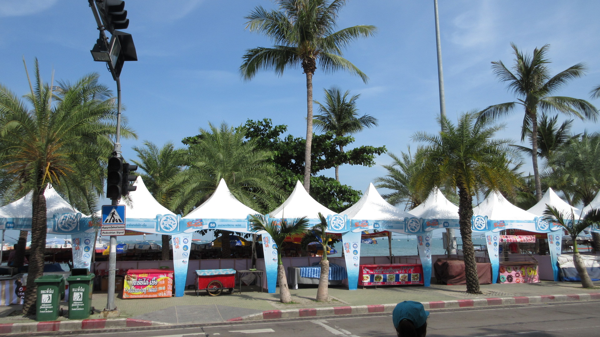 Pattaya-Beach-Road-Seafood-Festival