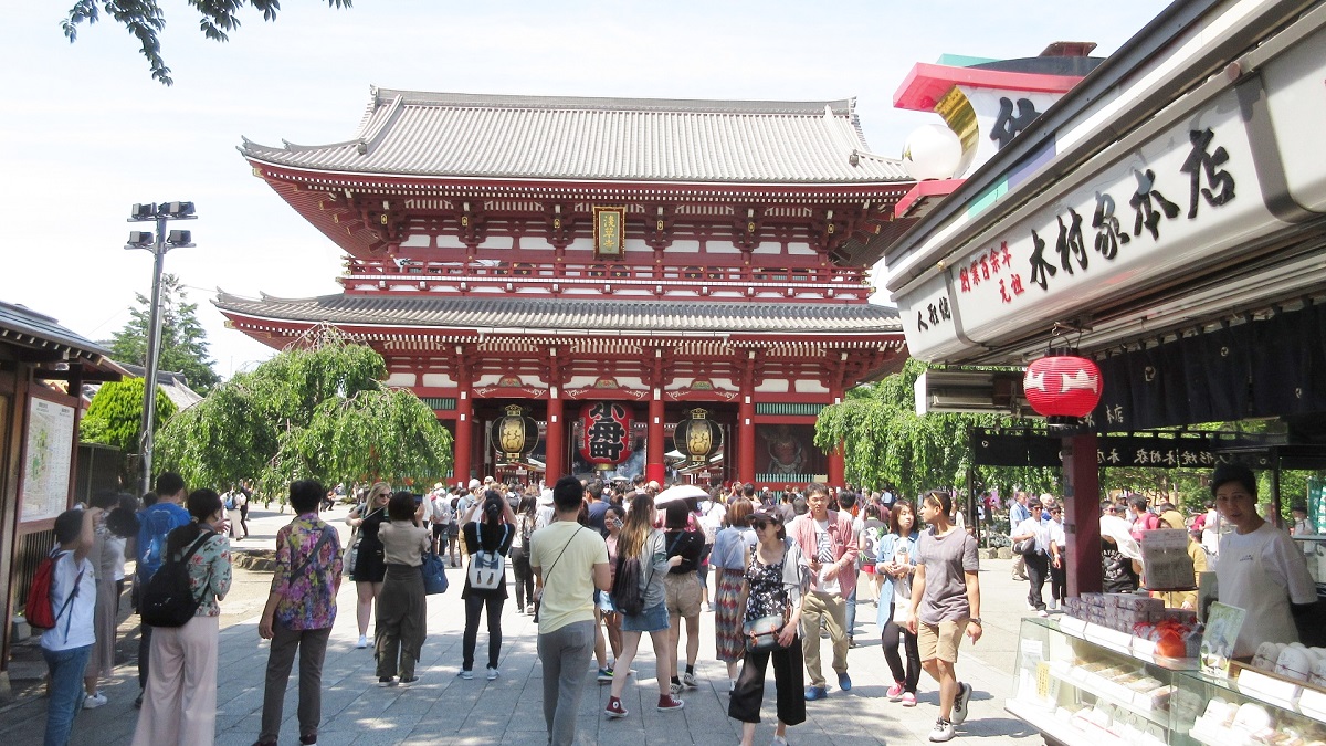 Temple-Asakusa-Tokyo-Buddhist-Geisha